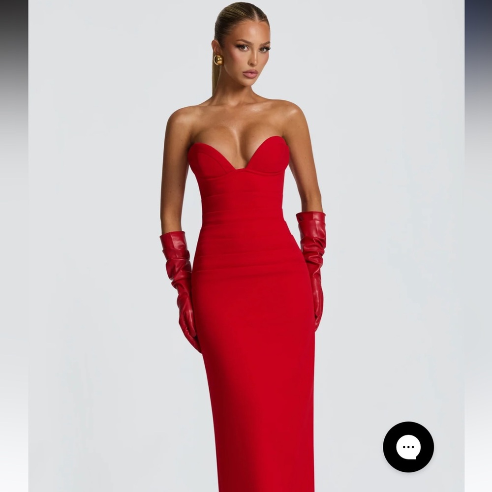 Chic Strapless Red Dress
